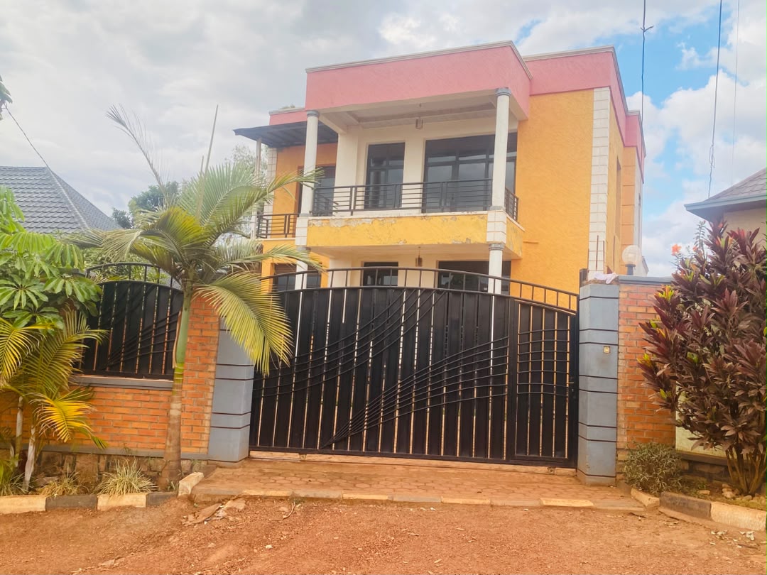 Family Home — Karembure, photo 1